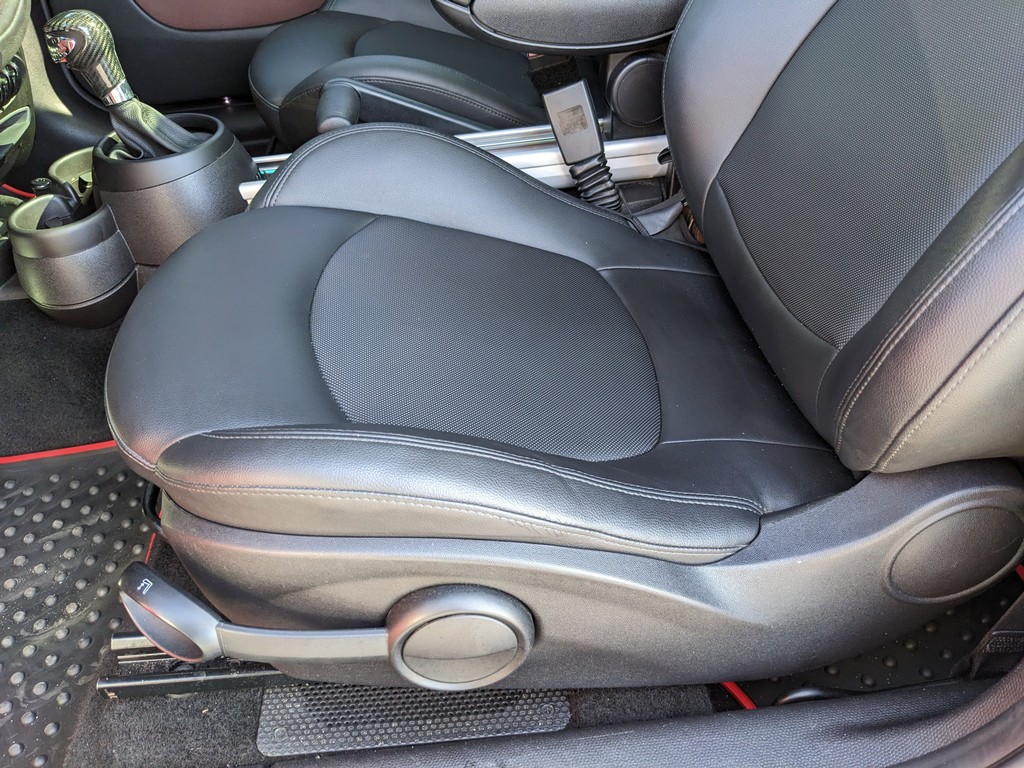 MINI Cooper Paceman Vehicle Full-screen Gallery Image 19