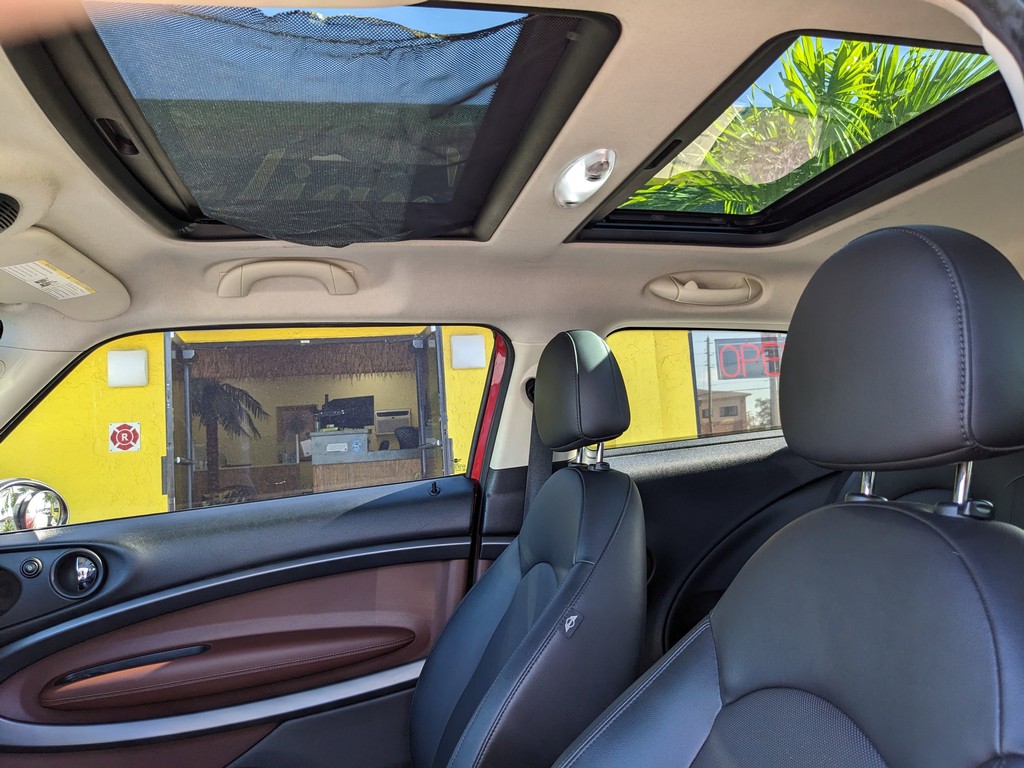 MINI Cooper Paceman Vehicle Full-screen Gallery Image 20