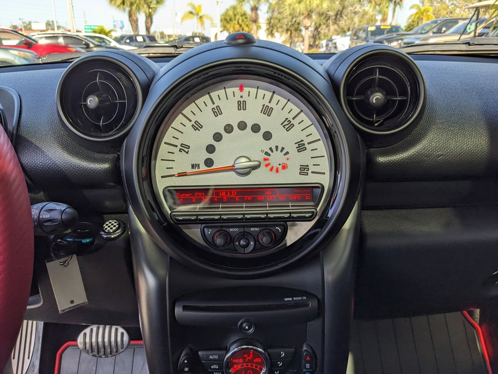 MINI Cooper Paceman Vehicle Full-screen Gallery Image 21
