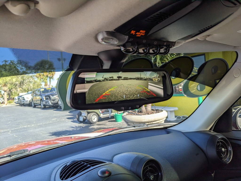 MINI Cooper Paceman Vehicle Full-screen Gallery Image 22