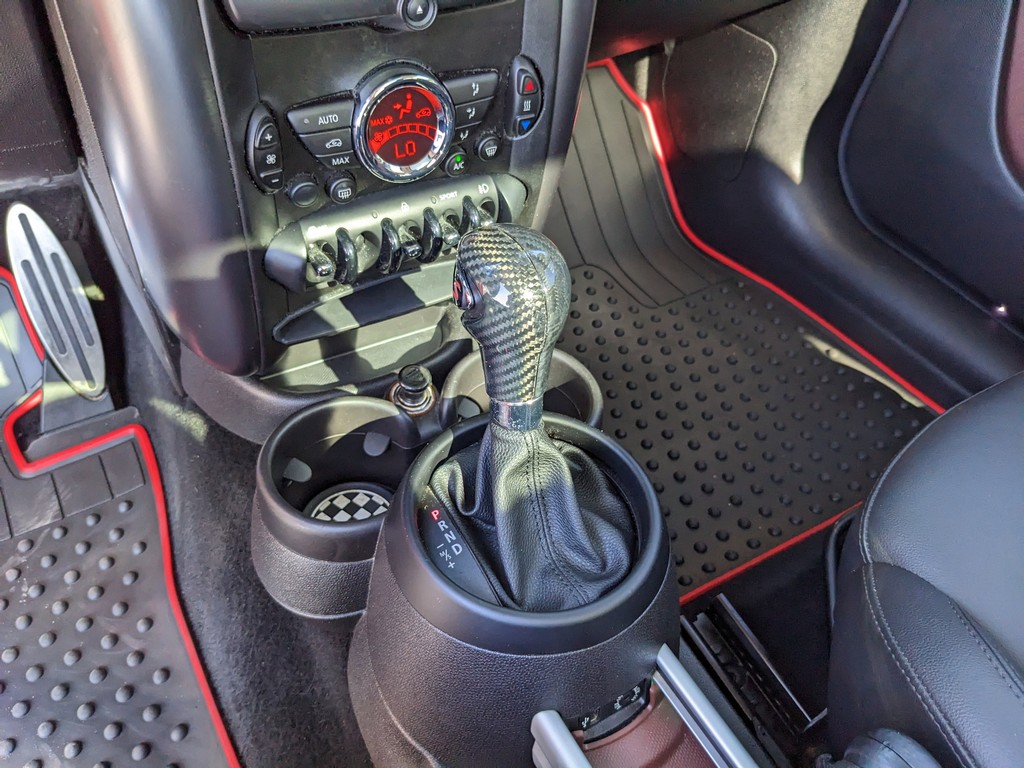 MINI Cooper Paceman Vehicle Full-screen Gallery Image 24