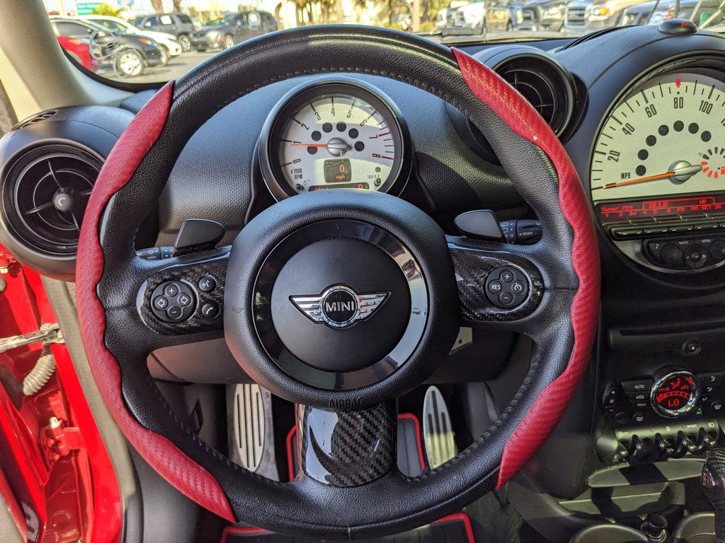 MINI Cooper Paceman Vehicle Full-screen Gallery Image 25