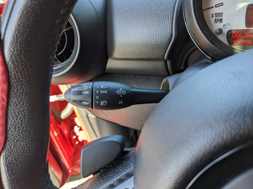 MINI Cooper Paceman Vehicle Full-screen Gallery Image 28