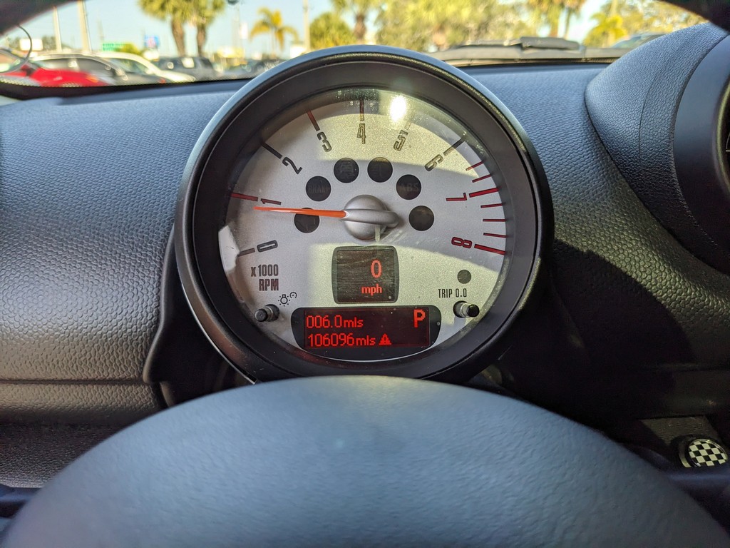 MINI Cooper Paceman Vehicle Full-screen Gallery Image 30