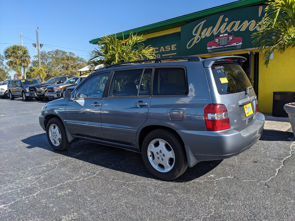Toyota Highlander Vehicle Full-screen Gallery Image 04