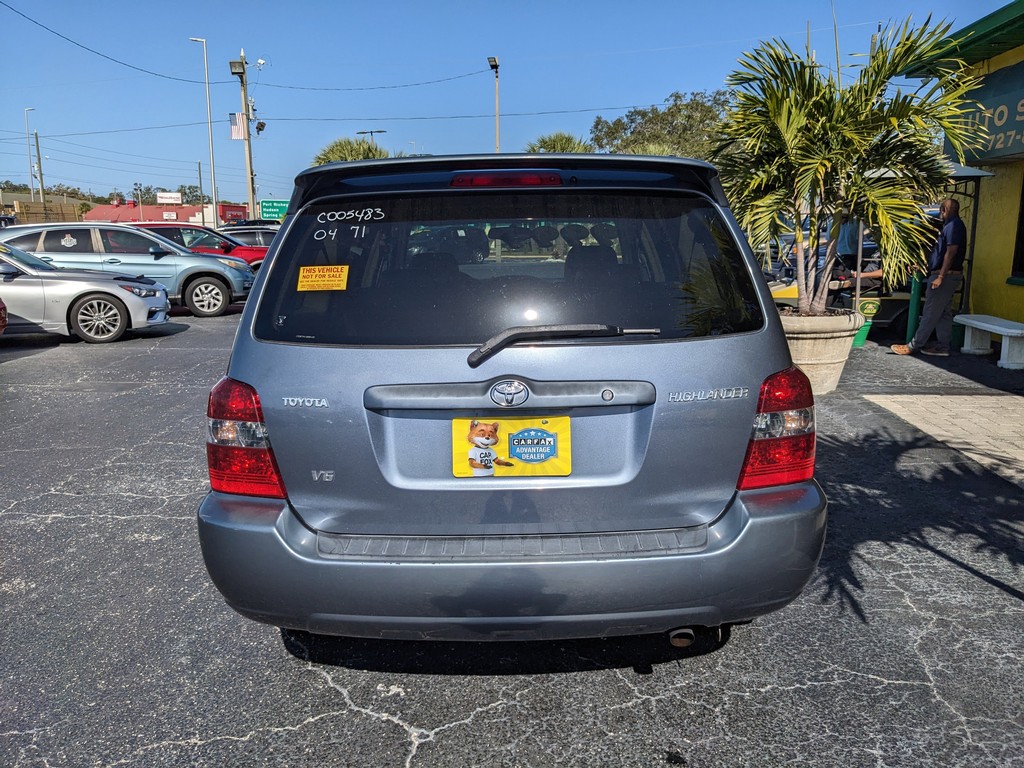 Toyota Highlander Vehicle Full-screen Gallery Image 05