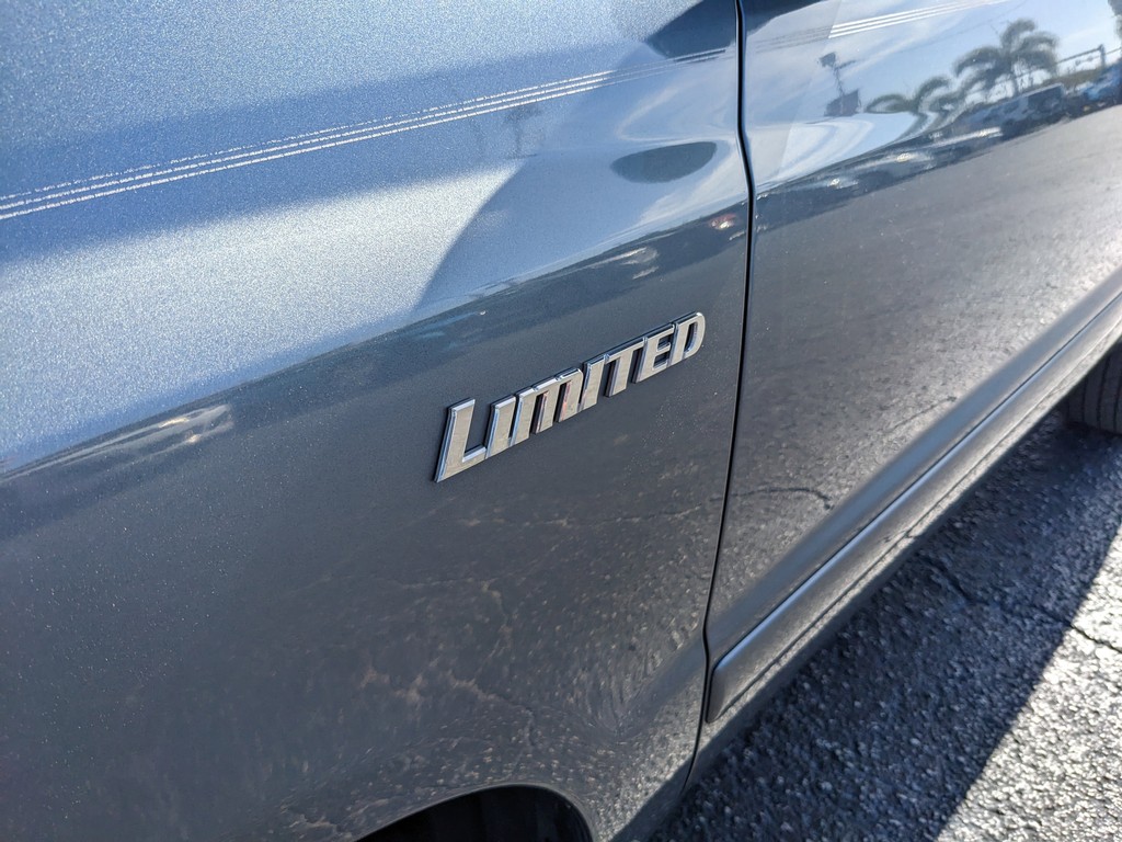 Toyota Highlander Vehicle Full-screen Gallery Image 08