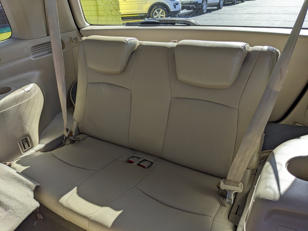 Toyota Highlander Vehicle Full-screen Gallery Image 17