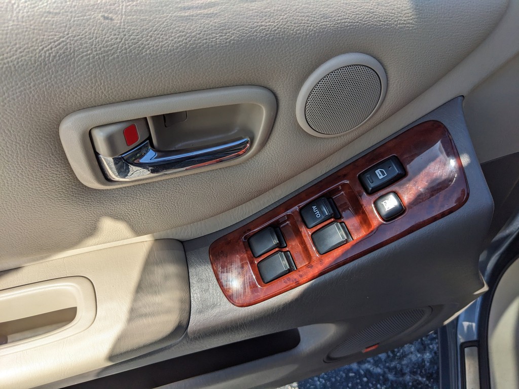 Toyota Highlander Vehicle Full-screen Gallery Image 18