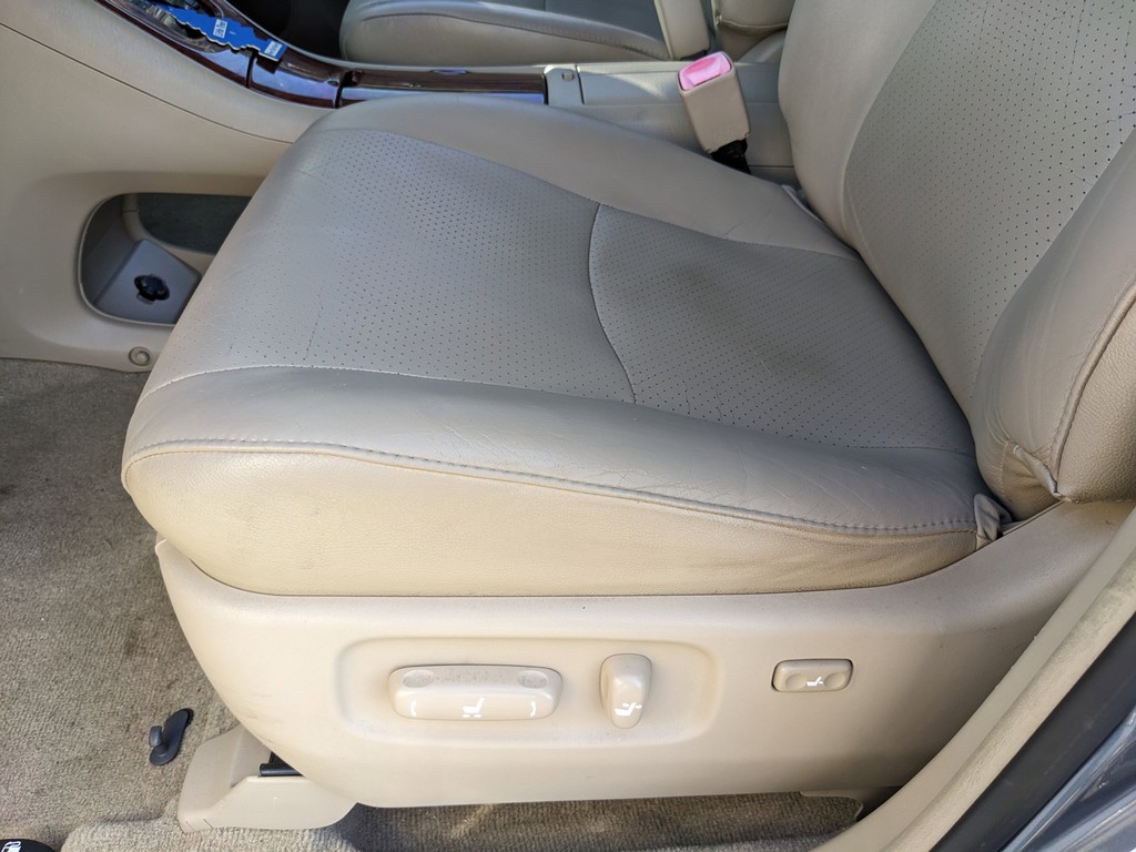 Toyota Highlander Vehicle Full-screen Gallery Image 21