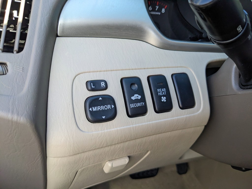 Toyota Highlander Vehicle Full-screen Gallery Image 25