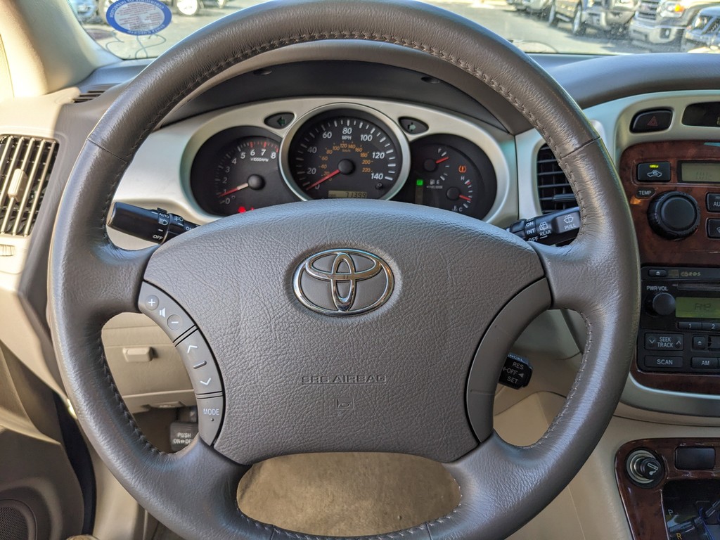 Toyota Highlander Vehicle Full-screen Gallery Image 26