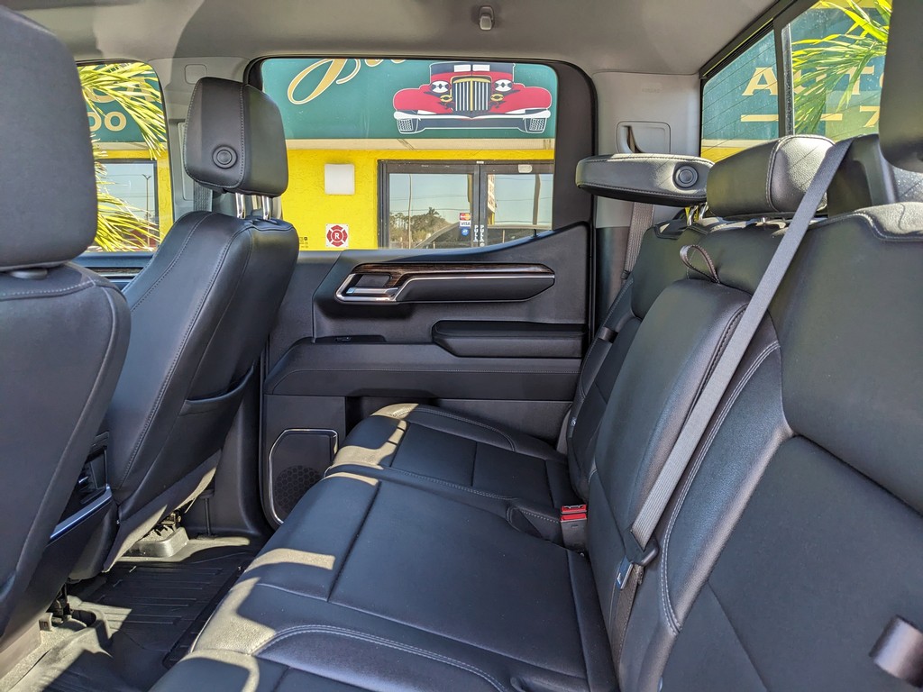 GMC Sierra 1500 Vehicle Full-screen Gallery Image 17