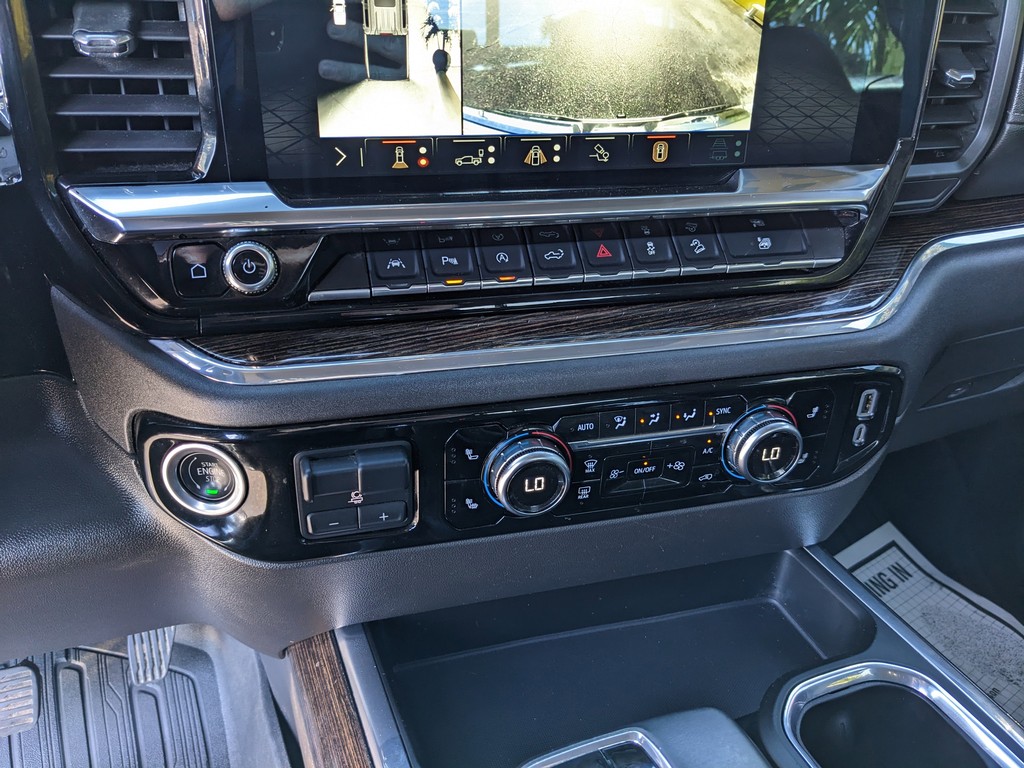 GMC Sierra 1500 Vehicle Full-screen Gallery Image 24