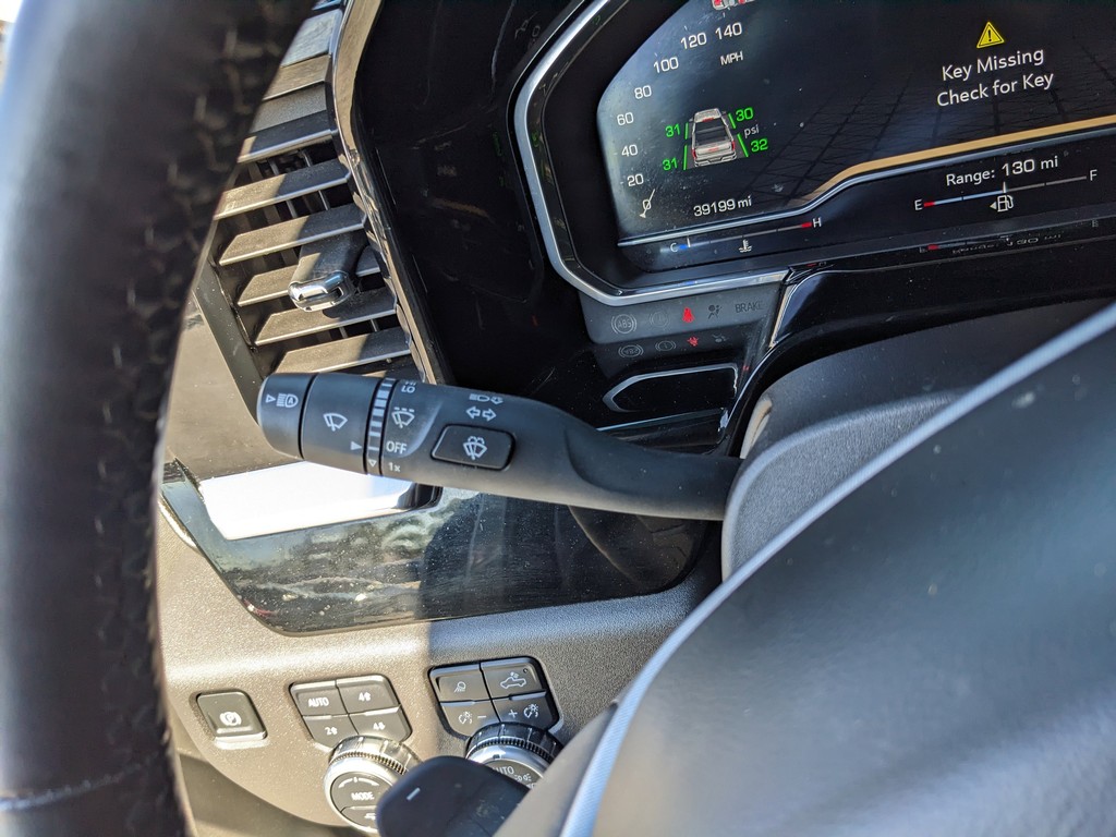 GMC Sierra 1500 Vehicle Full-screen Gallery Image 30