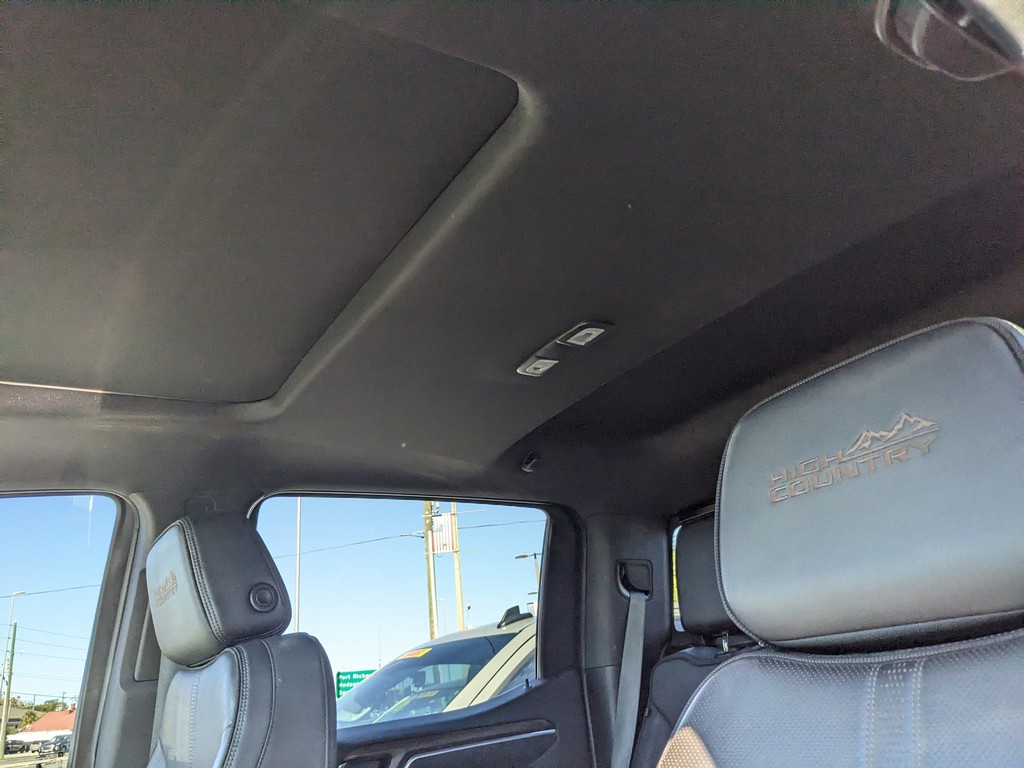 Chevrolet Silverado 1500 Vehicle Full-screen Gallery Image 15