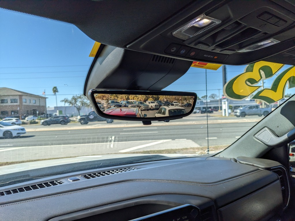 Chevrolet Silverado 1500 Vehicle Full-screen Gallery Image 17