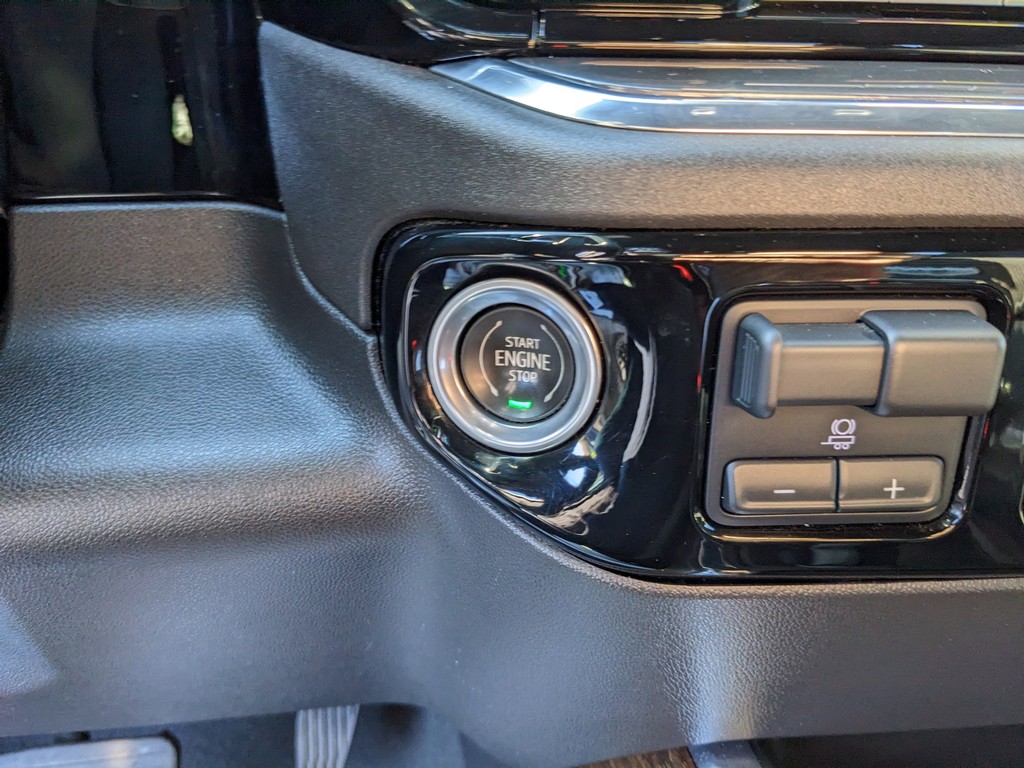 Chevrolet Silverado 1500 Vehicle Full-screen Gallery Image 19