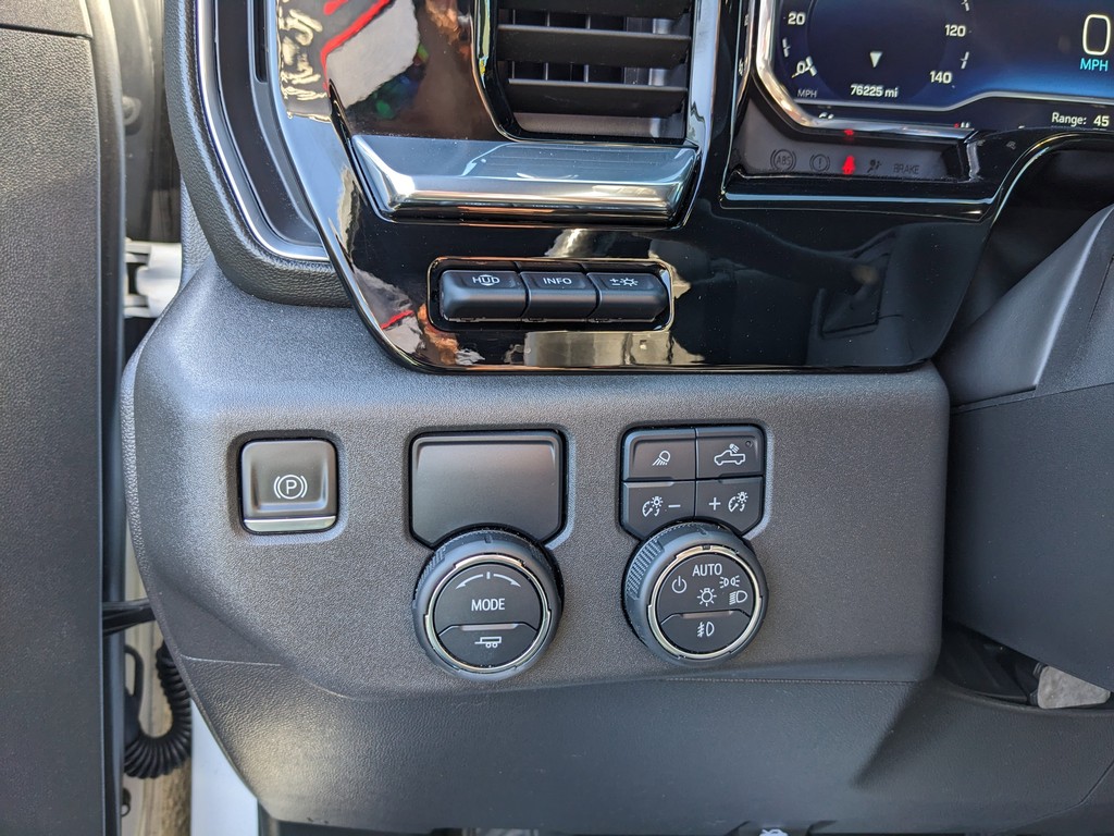 Chevrolet Silverado 1500 Vehicle Full-screen Gallery Image 21