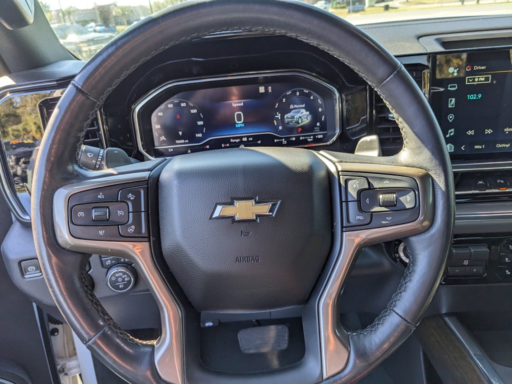 Chevrolet Silverado 1500 Vehicle Full-screen Gallery Image 22