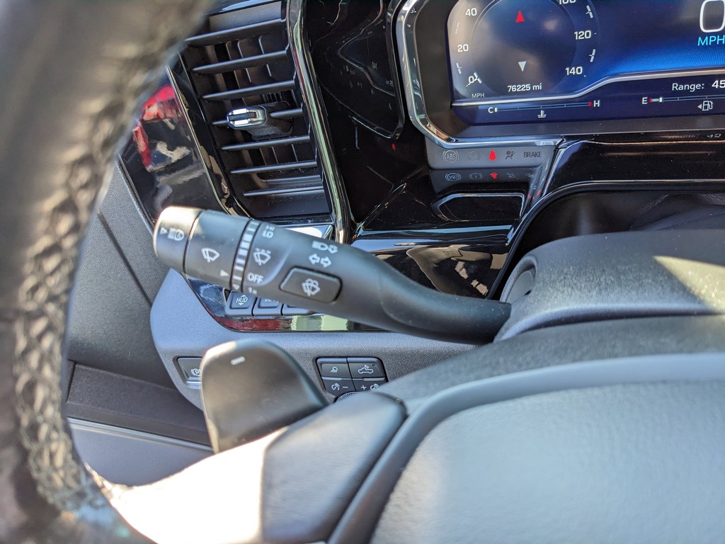 Chevrolet Silverado 1500 Vehicle Full-screen Gallery Image 25