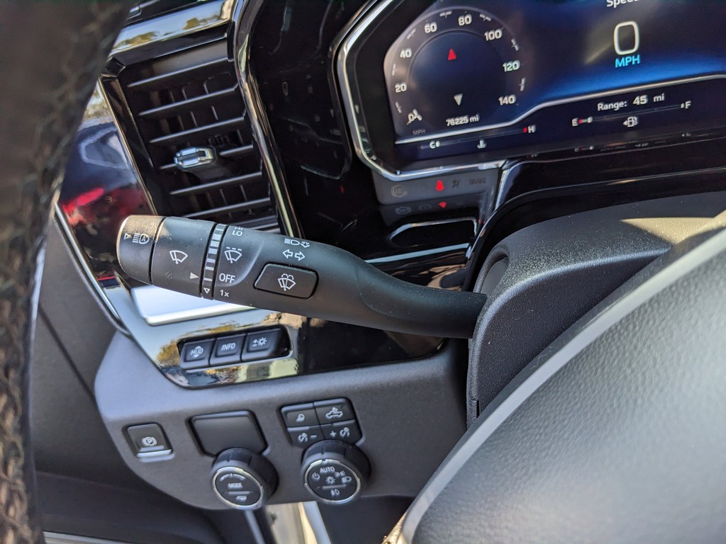 Chevrolet Silverado 1500 Vehicle Full-screen Gallery Image 26