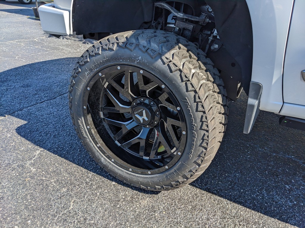 Chevrolet Silverado 1500 Vehicle Full-screen Gallery Image 30