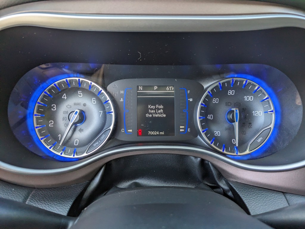 Chrysler Voyager Vehicle Full-screen Gallery Image 29