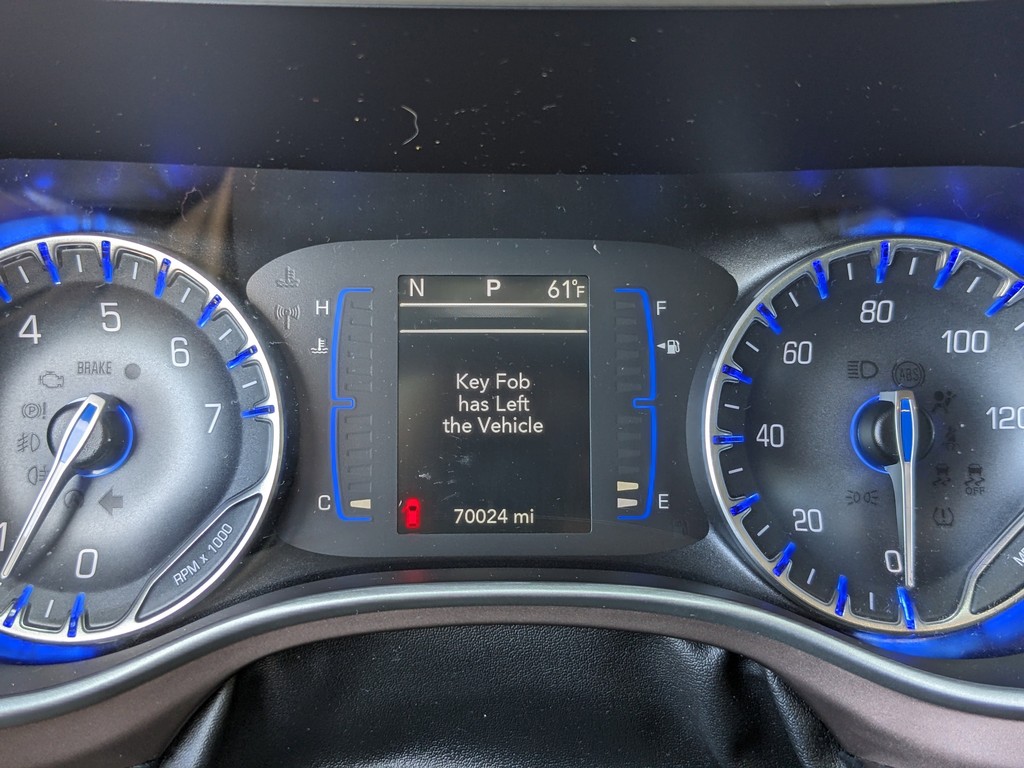 Chrysler Voyager Vehicle Full-screen Gallery Image 30