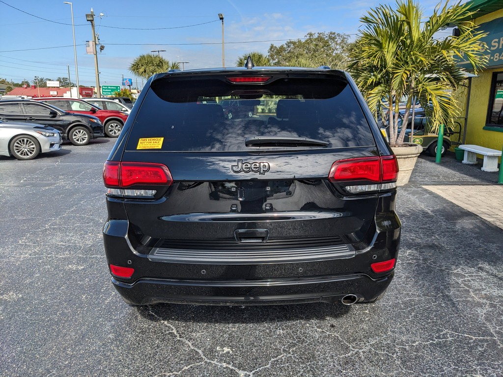 Jeep Grand Cherokee Vehicle Full-screen Gallery Image 04