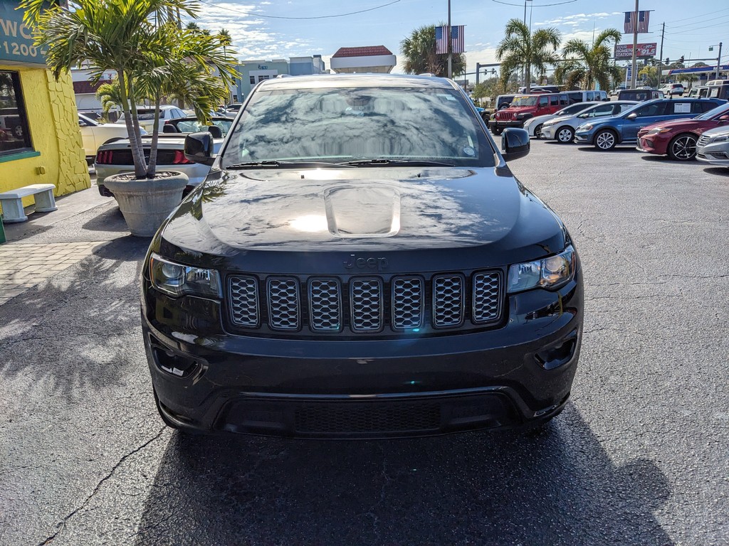 Jeep Grand Cherokee Vehicle Full-screen Gallery Image 05