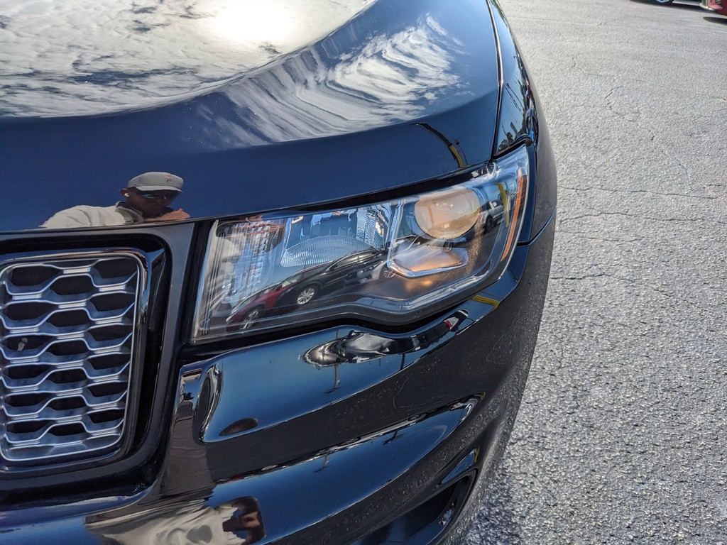 Jeep Grand Cherokee Vehicle Full-screen Gallery Image 06