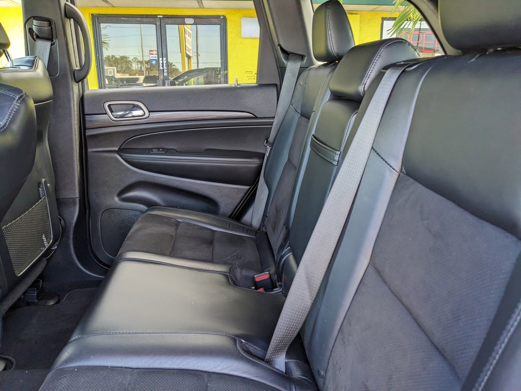 Jeep Grand Cherokee Vehicle Full-screen Gallery Image 15