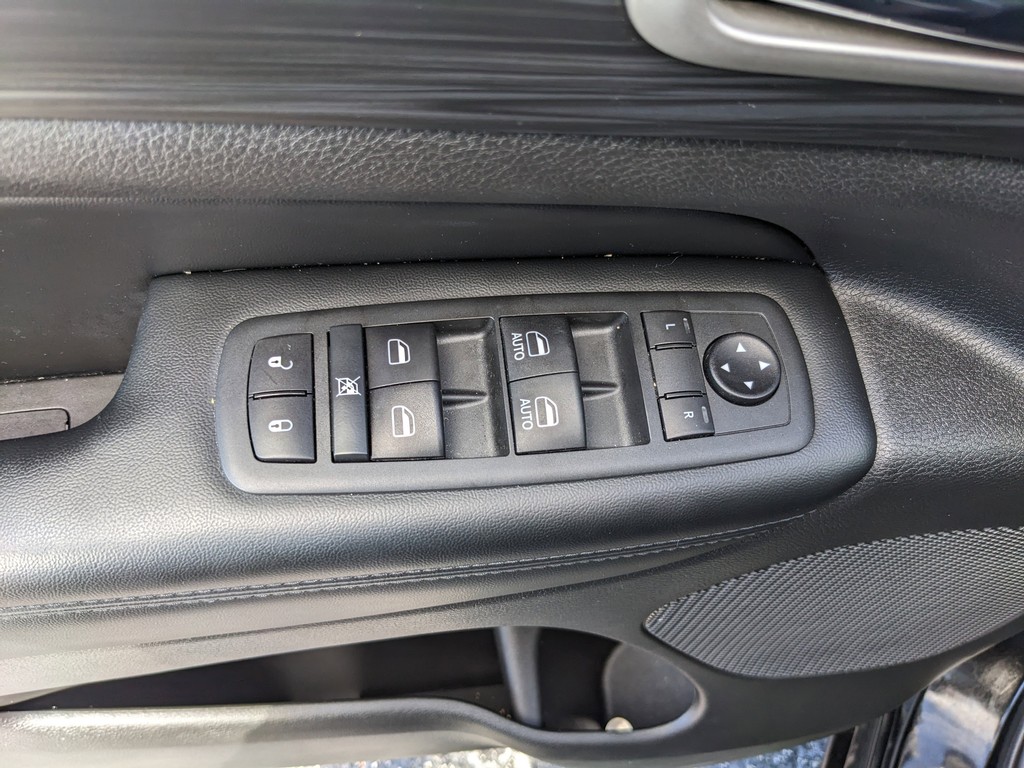 Jeep Grand Cherokee Vehicle Full-screen Gallery Image 16