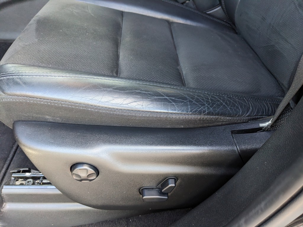 Jeep Grand Cherokee Vehicle Full-screen Gallery Image 17