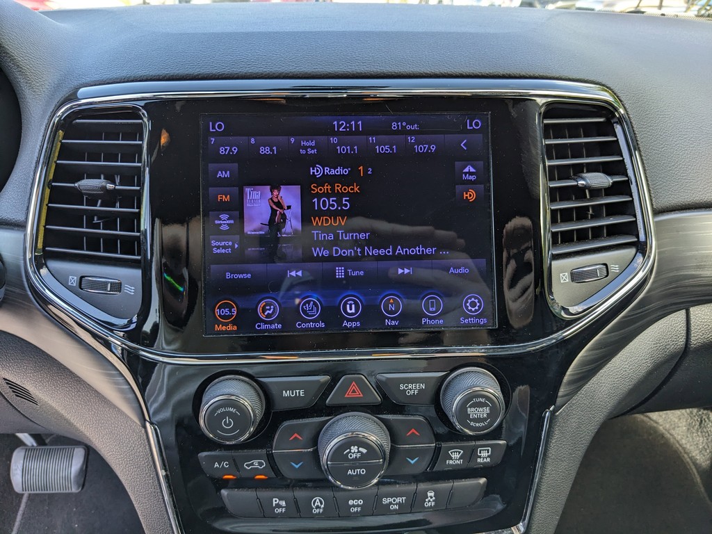 Jeep Grand Cherokee Vehicle Full-screen Gallery Image 19