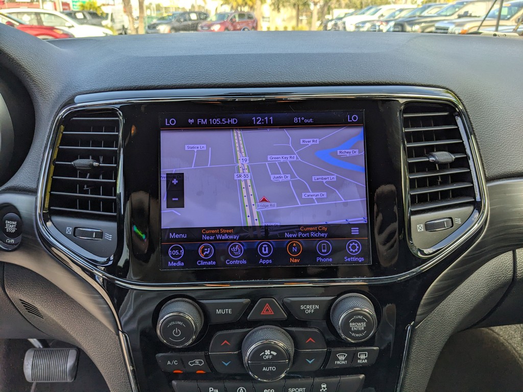 Jeep Grand Cherokee Vehicle Full-screen Gallery Image 20