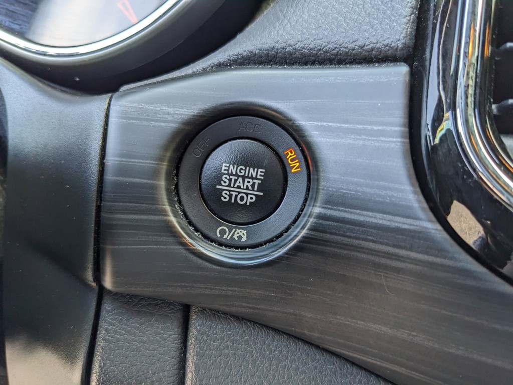 Jeep Grand Cherokee Vehicle Full-screen Gallery Image 23