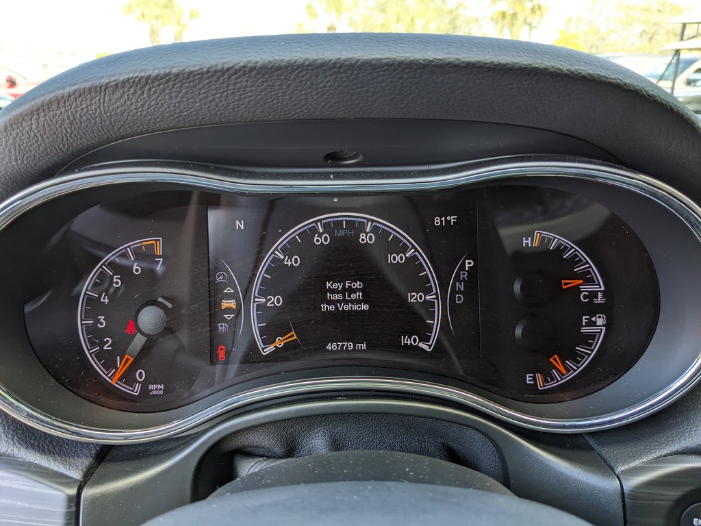 Jeep Grand Cherokee Vehicle Full-screen Gallery Image 29