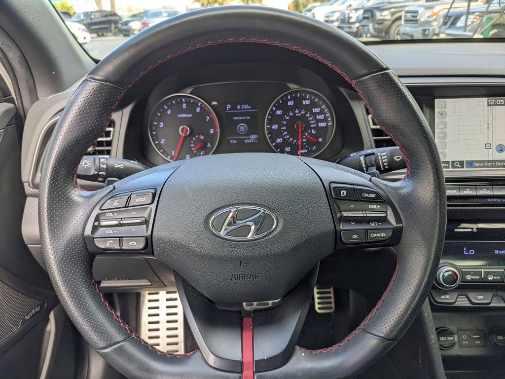 Hyundai Elantra Vehicle Full-screen Gallery Image 21