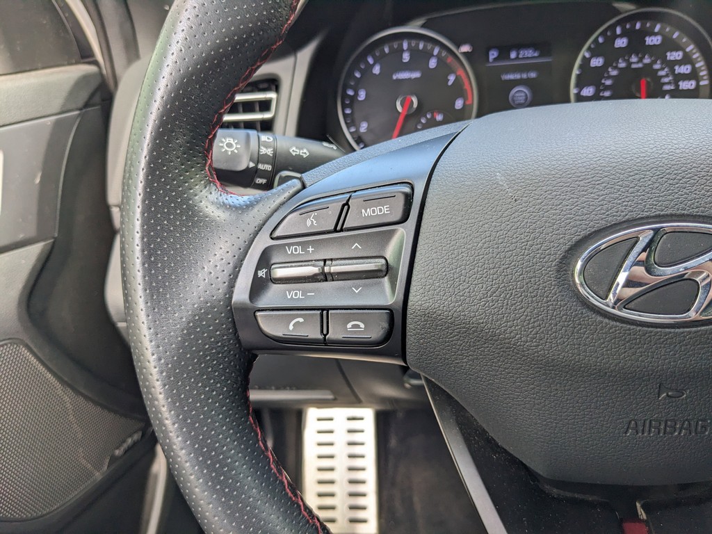 Hyundai Elantra Vehicle Full-screen Gallery Image 22