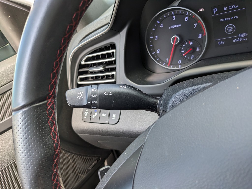 Hyundai Elantra Vehicle Full-screen Gallery Image 24