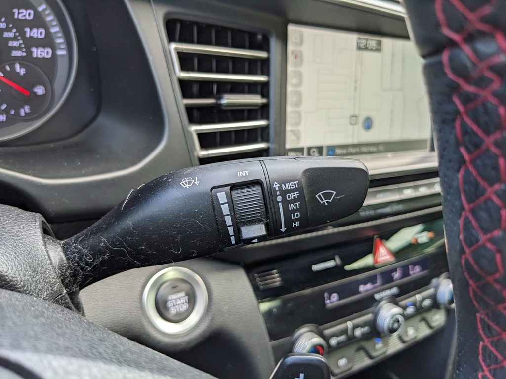 Hyundai Elantra Vehicle Full-screen Gallery Image 25