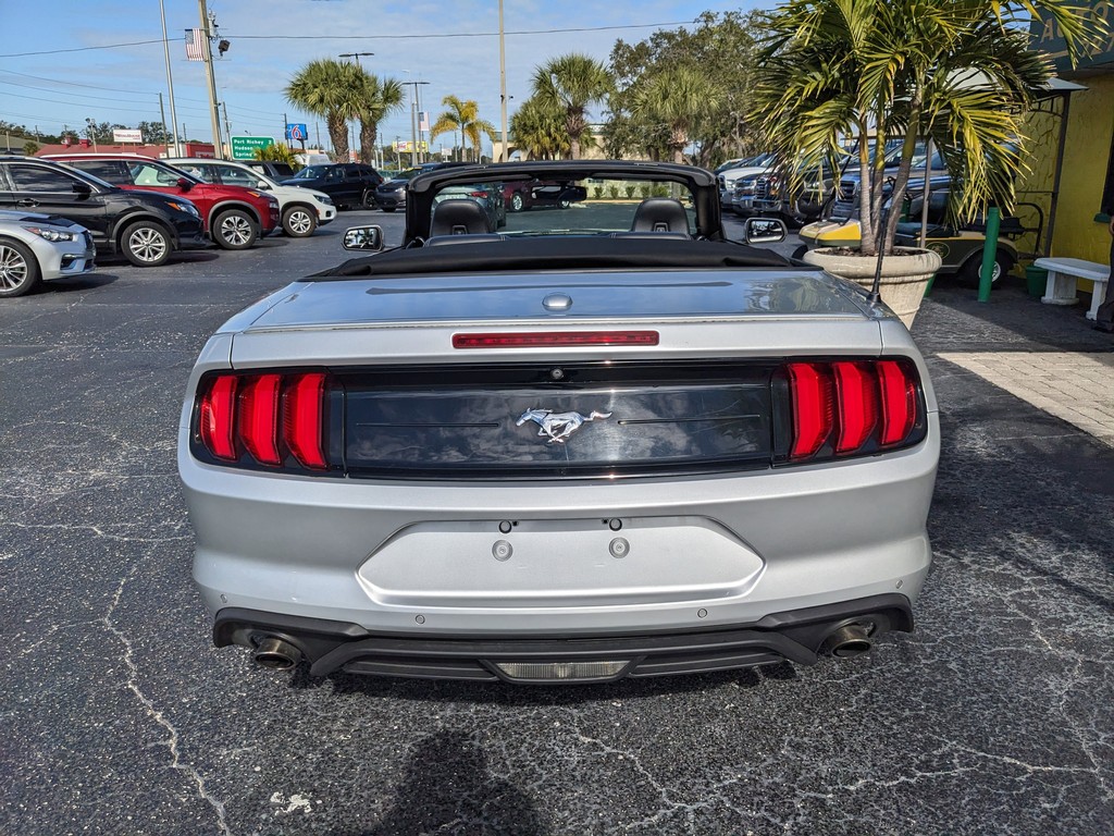 Ford Mustang Vehicle Full-screen Gallery Image 05