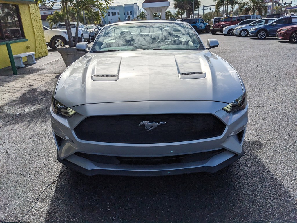 Ford Mustang Vehicle Full-screen Gallery Image 06