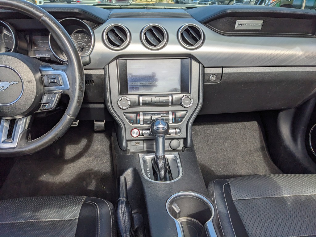 Ford Mustang Vehicle Full-screen Gallery Image 13