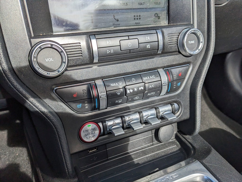 Ford Mustang Vehicle Full-screen Gallery Image 21