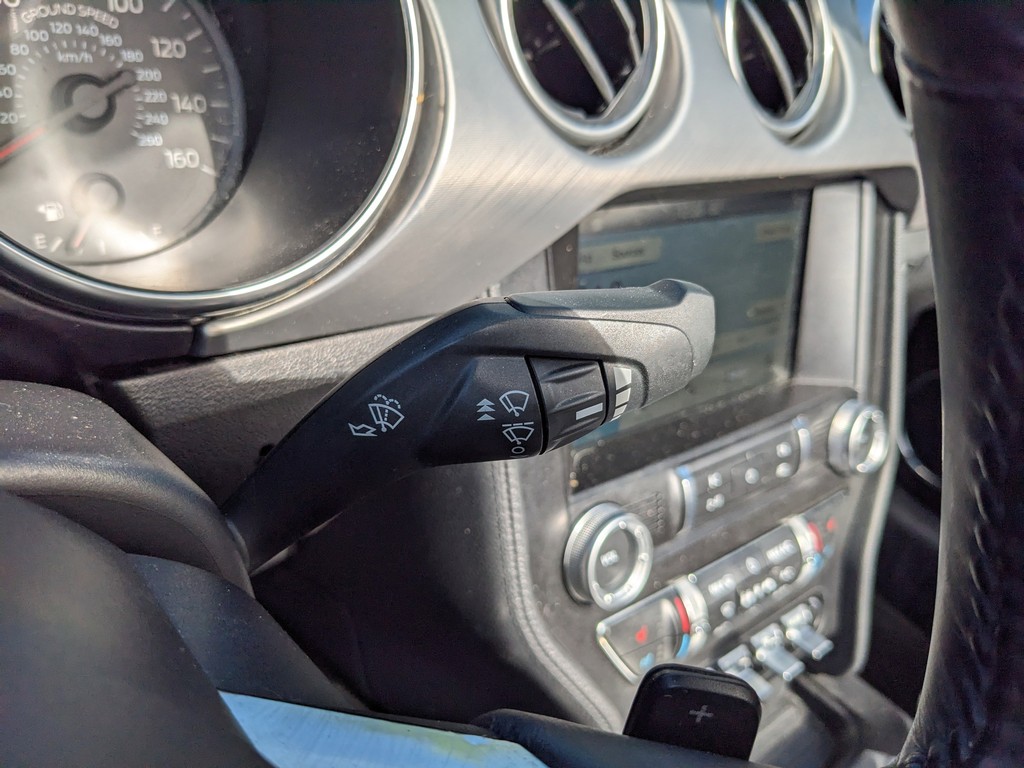 Ford Mustang Vehicle Full-screen Gallery Image 28