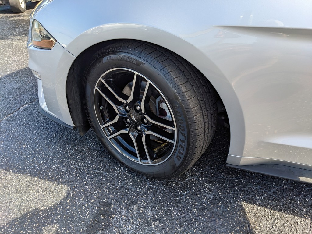 Ford Mustang Vehicle Full-screen Gallery Image 30