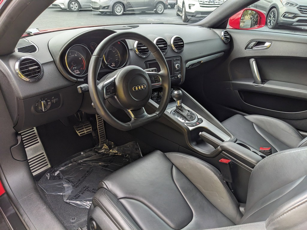 Audi TT Vehicle Full-screen Gallery Image 02